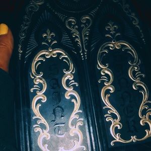 saint and sinners -Kat Von D- eyeshadow palette